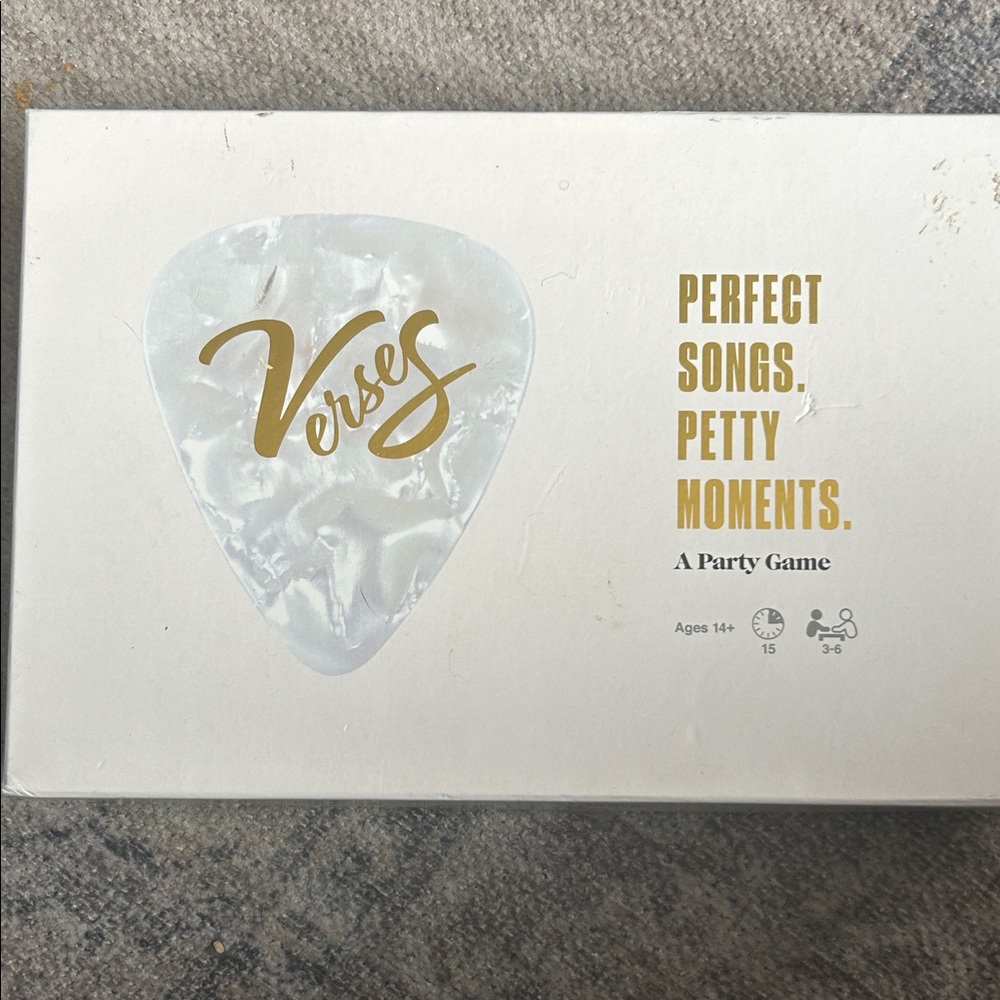 Card Game - White and Gold